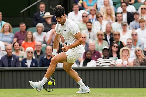 Carlos Alcaraz plays shot between his legs to Francis Tiafoe